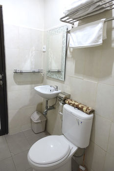 Oyo 734 Tuban Torres