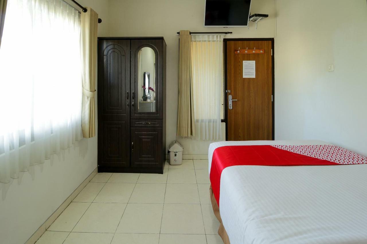 Guest house Oyo 734 Tuban Torres